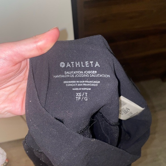 Athleta salutation jogger 🖤🖤 - Picture 5 of 5